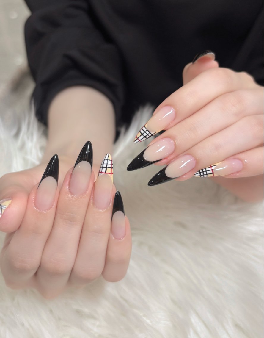 ネイル フレンチネイル ハンドネイル FLY Nail Salonのネイルデザイン