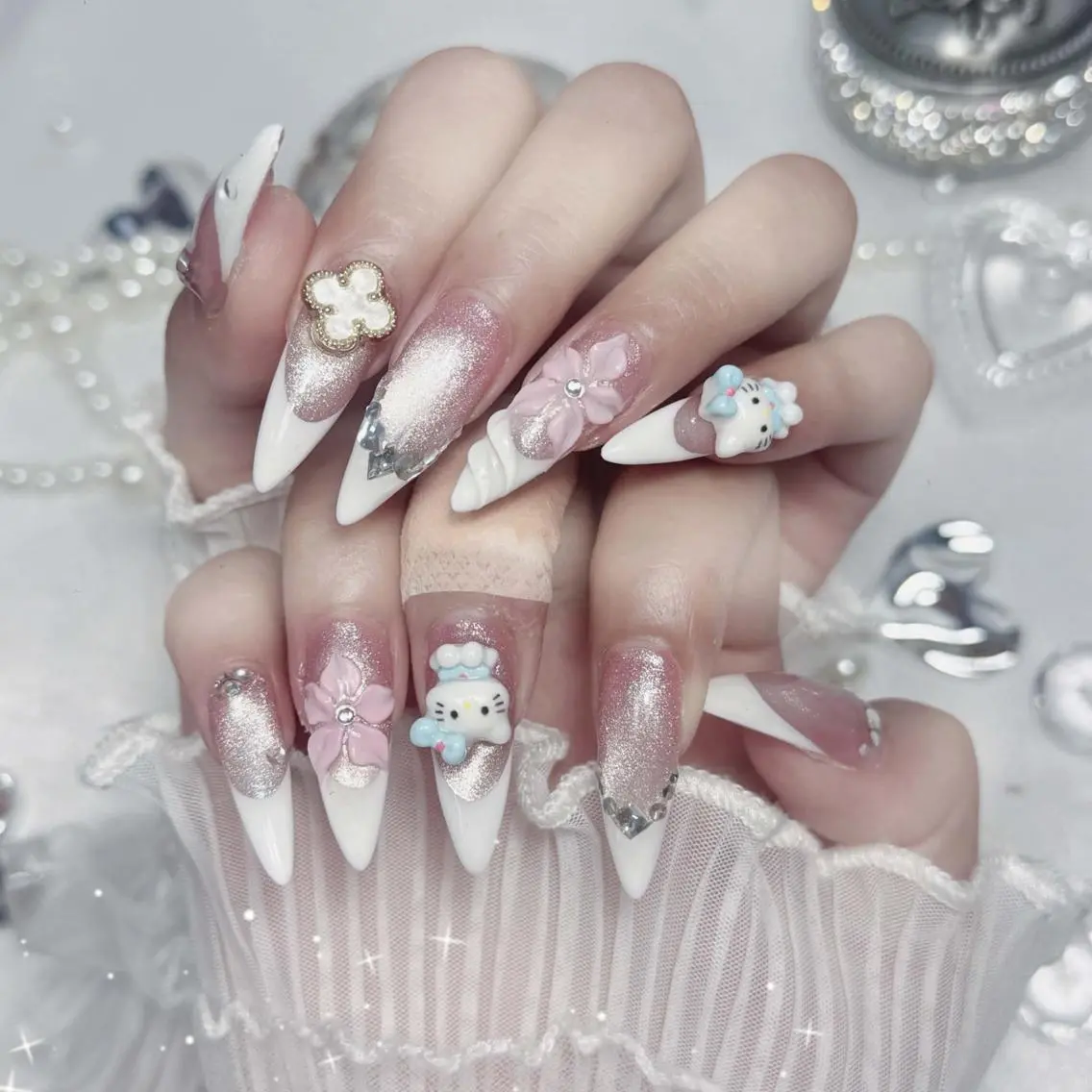 ネイル アートネイル フレンチネイル キラキラネイル 韓国ネイル ロングネイル ハンドネイル ハンドケア Mika Nails 心斎橋のネイルデザイン