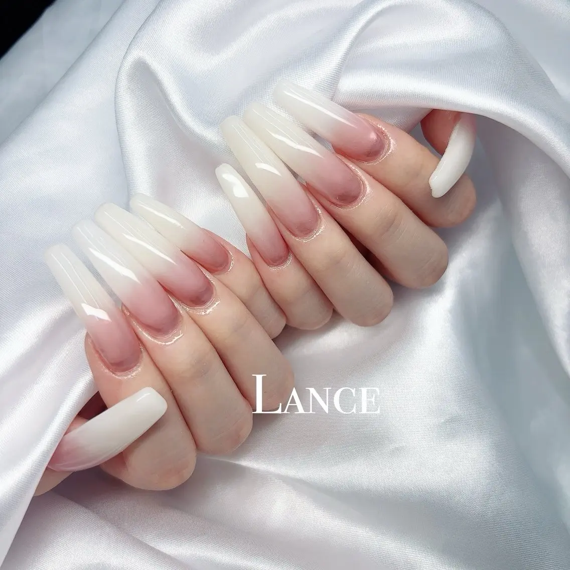 ネイル オーロラネイル フットネイル 氷ネイル・うるうるネイル キラキラネイル 韓国ネイル ハンドネイル Lance nailのネイルデザイン