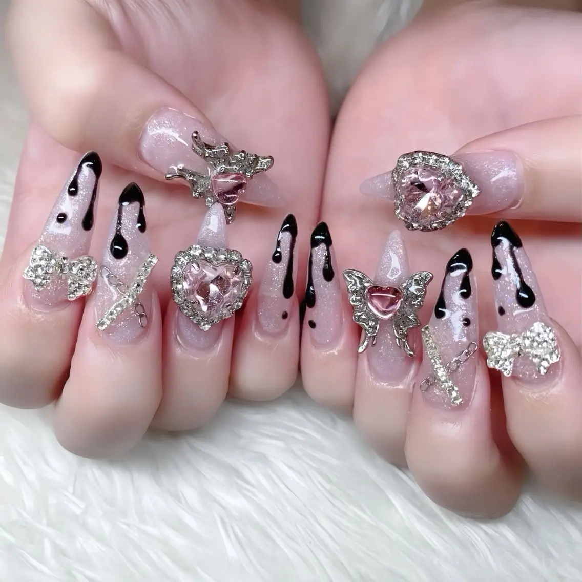 ネイル オーロラネイル チークネイル 桜ネイル クリアネイル ドット ハンドネイル Rin Nail 新大久保店のネイルデザイン