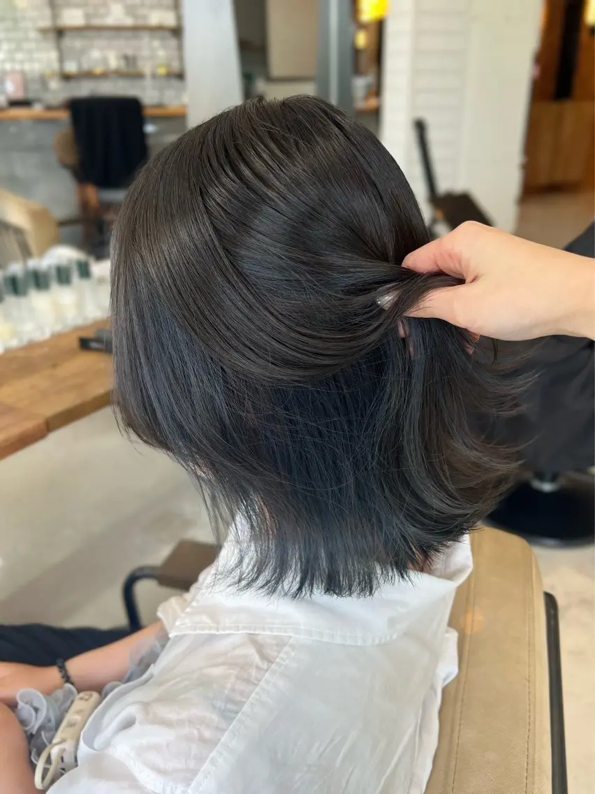 ショート カラー ネイビーカラー 丸谷 怜奈のヘアスタイル