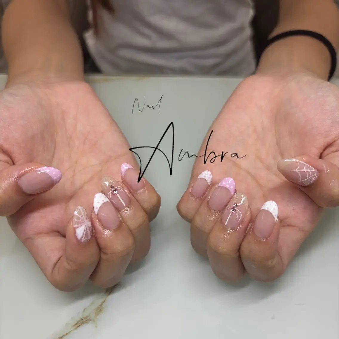 ネイル ガーリー ハンドネイル Nail Ambra Fusamiのネイルデザイン