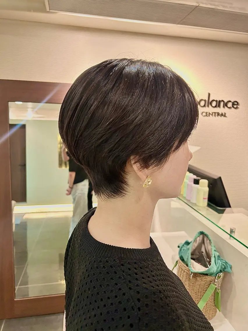ショート カラー グレージュ ハイライトカラー ハイライト カット ヘッドスパ チーフデザイナー 若林　麻衣のヘアスタイル