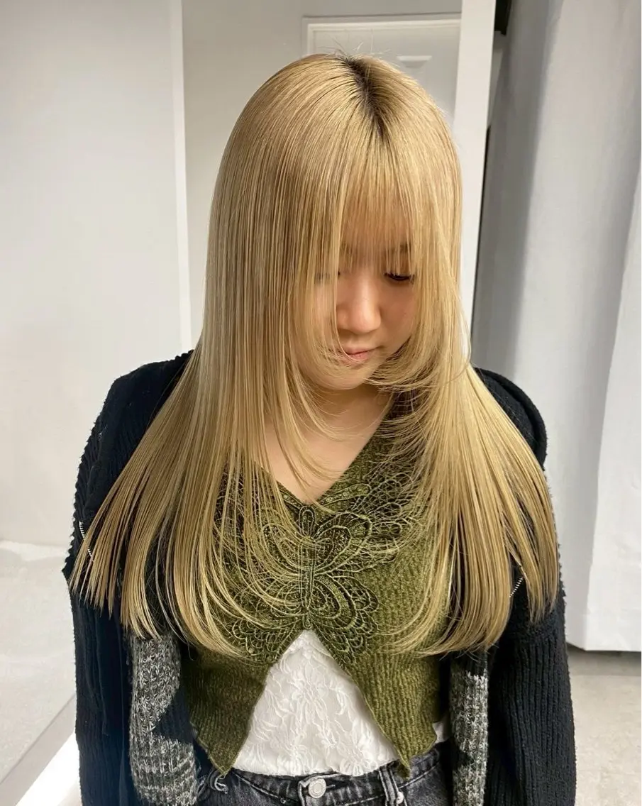 ロング ボブ 髪質改善 韓国風ヘア レイヤーカット 縮毛矯正 酸性ストレート /ハイトーン/つばさのヘアスタイル