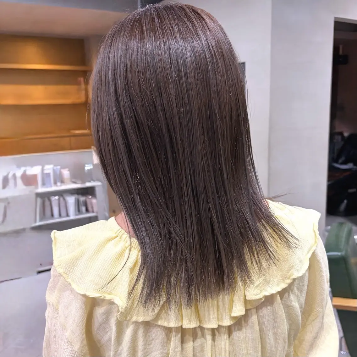 ミディアム カラー アッシュ アッシュグレー アッシュグレージュ ブリーチ ダブルカラー カット ヘアカラー なな/ICI/レイヤ ーパーマ/上前津のヘアスタイル