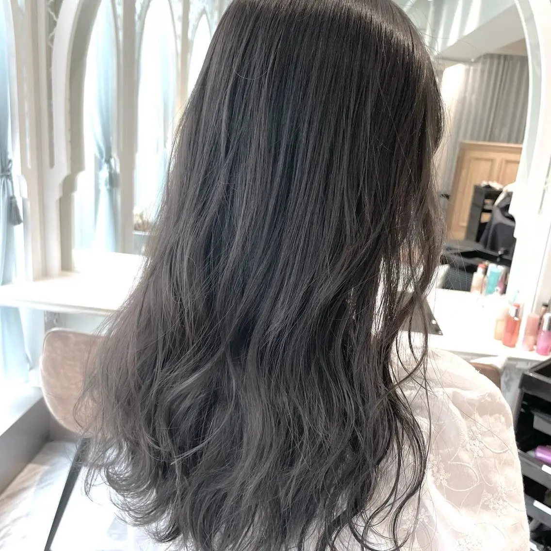 セミロング カラー ベージュカラー 黒髪 ブリーチ ブルーカラー ブルーブラック ヘアカラー トリートメント 木屋元一/透明感 /前髪/レイヤーのヘアスタイル