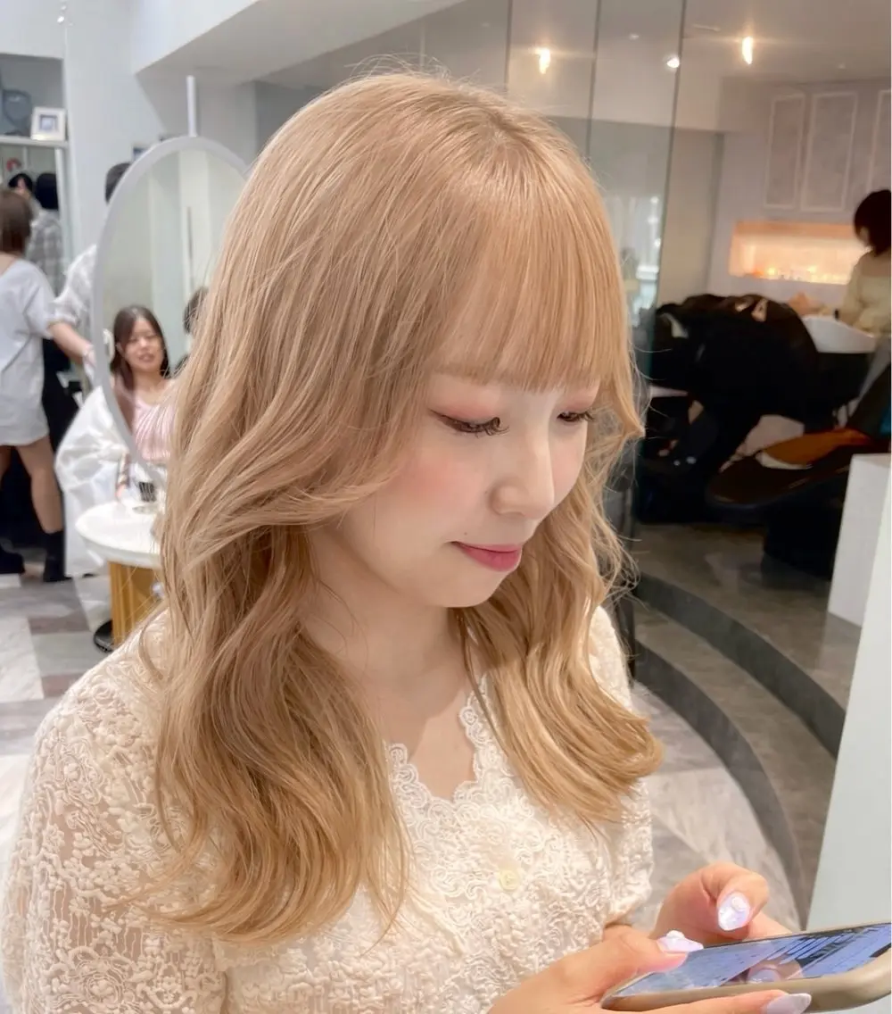 ロング ヘアカラー 栄ハイトーン/ ベージュカラー中園薪のヘアスタイル