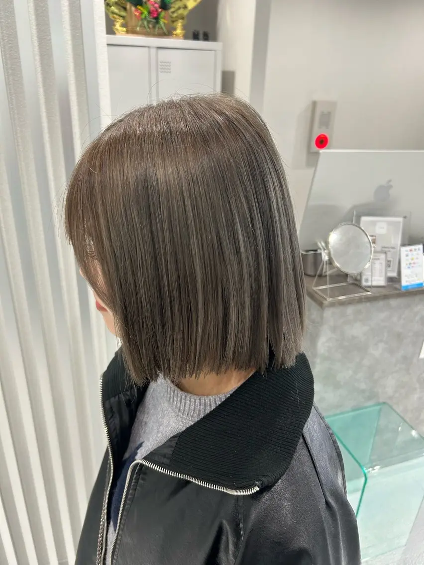 ミディアム カット ヘアカラー あやめ🪽 オリーブ/ハイトーンのヘアスタイル