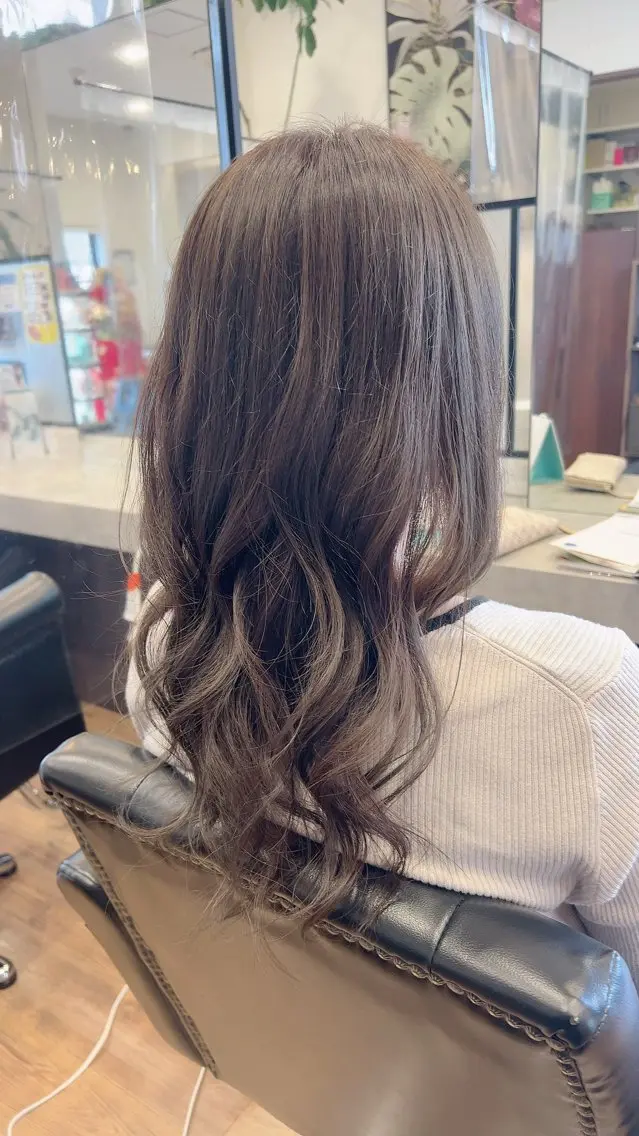 ロング カット ヘアカラー 吉川 茉由子のマツエク・マツパデザイン