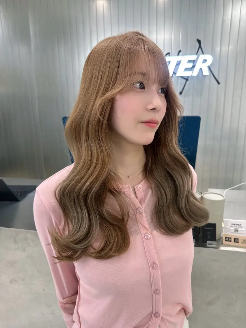 ロング カラー ヘアアレンジ カット ヘアカラー トリートメント 艶カラー/ハイトーン /レイヤーカットのヘアスタイル