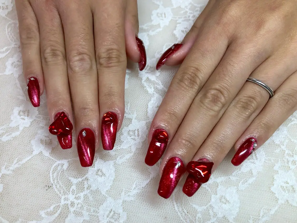 ネイル ハート 赤色 ストーンネイル ワンホンネイル ハンドネイル ハンドケア 心斎橋Salon Epokkuのネイルデザイン
