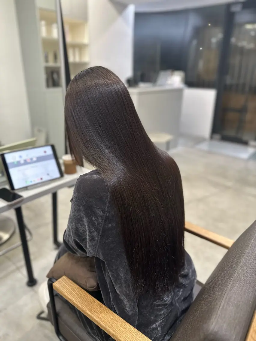 夜間限定‼️うる艶縮毛矯正+カラー+トリートメント(巻ける/地毛風/シャキンとしない自然な仕上がり/美髪矯正)の写真