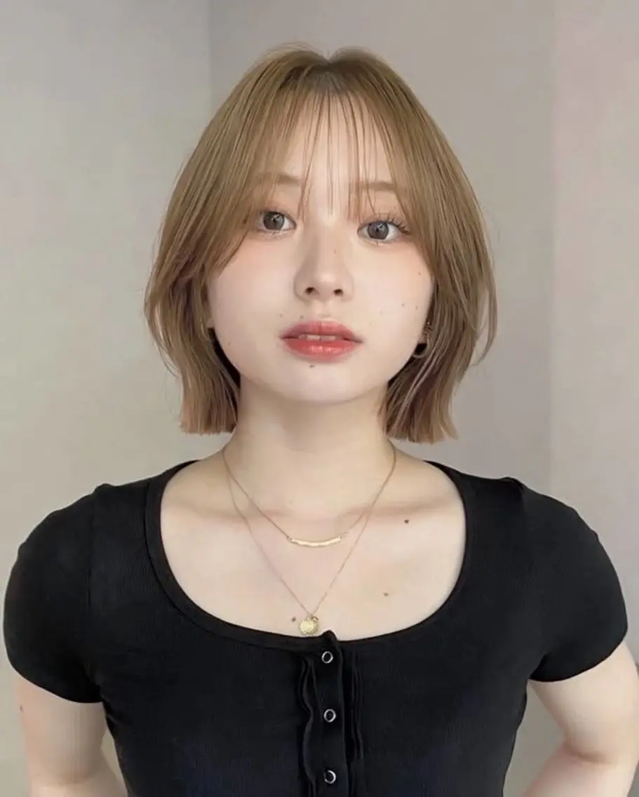 ミディアム NOA くるみのヘアスタイル