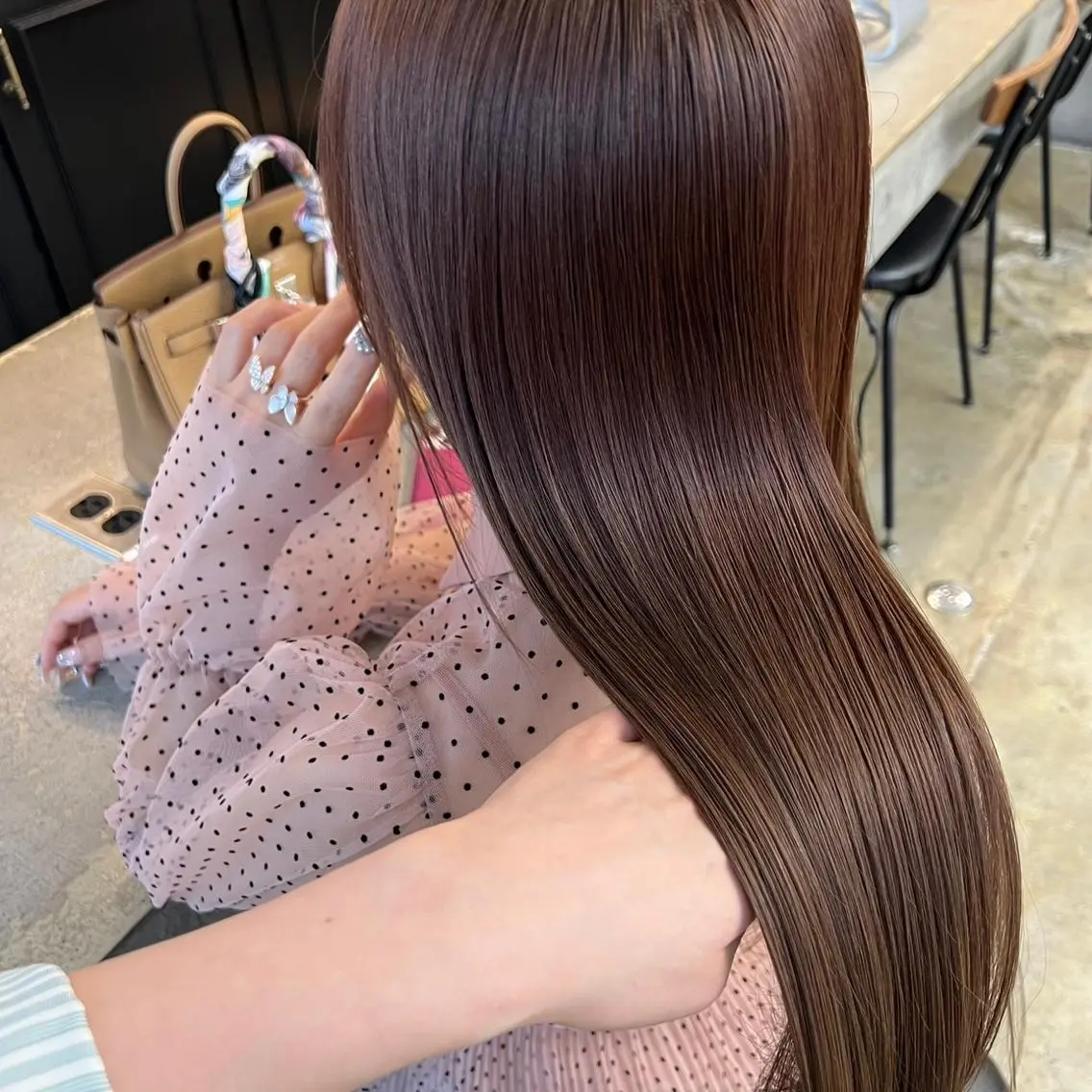 ロング カラー ベージュカラー ピンクカラー ピンクベージュ トリートメント ヘアカラー トリートメント 顔まわりカット✨艶髪 ✨髪質改善✨伴響佳のヘアスタイル
