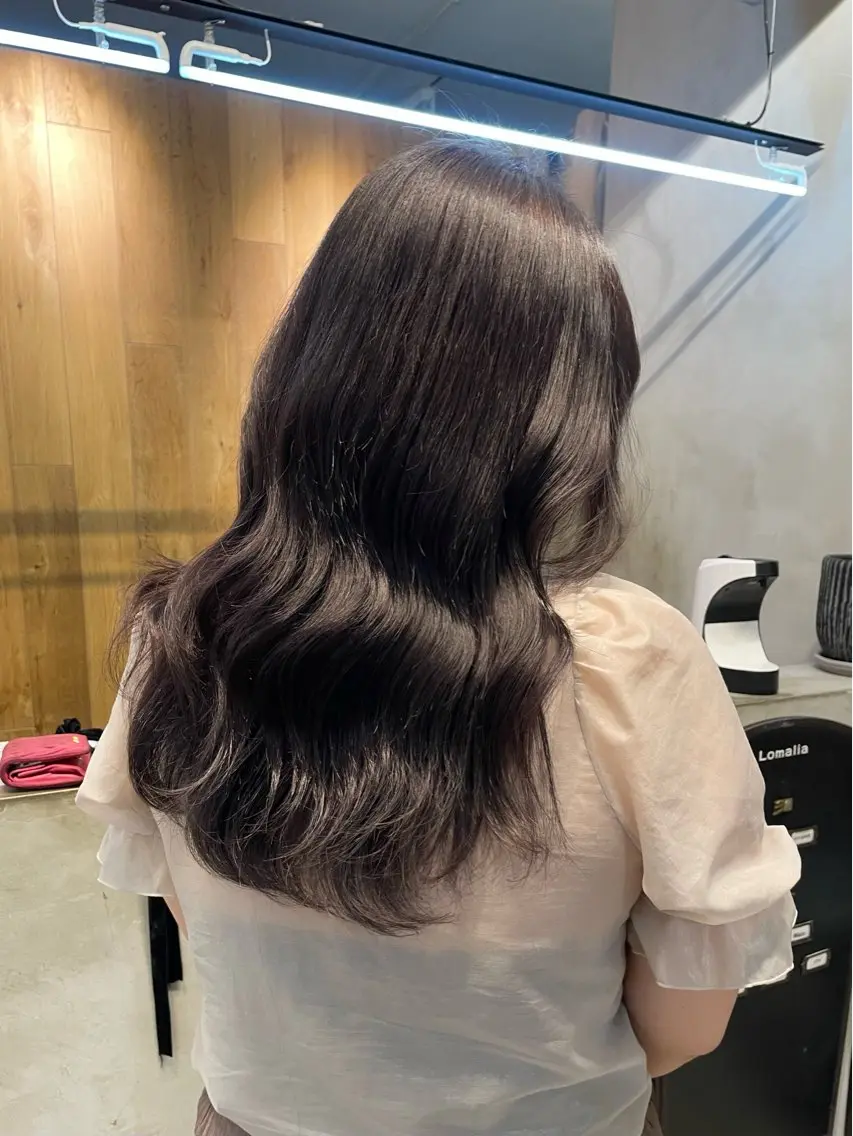 セミロング 盛れる透明感カラー・ momokaのヘアスタイル