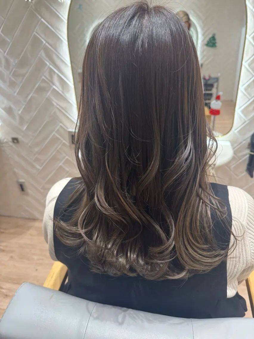 セミロング カラー ヘアカラー トリートメント 河添 麗菜のヘアスタイル