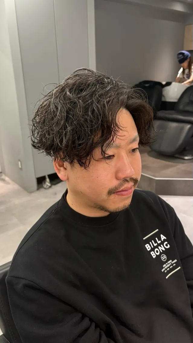 ミディアム パーマ メンズ ミディアムパーマ メンズパーマ 波巻きパーマ スパイラルパーマ カット パーマ 高橋 周のヘアスタイル