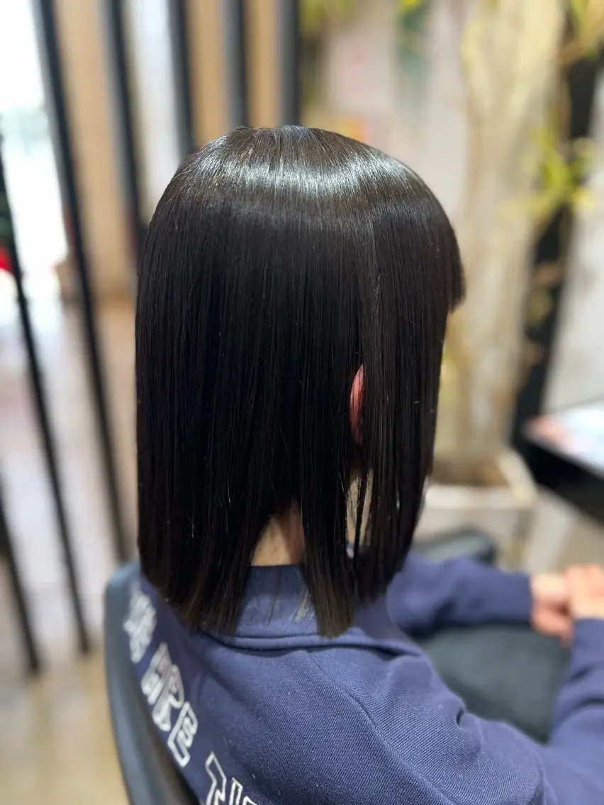 ミディアム 山口 詩乃のヘアスタイル