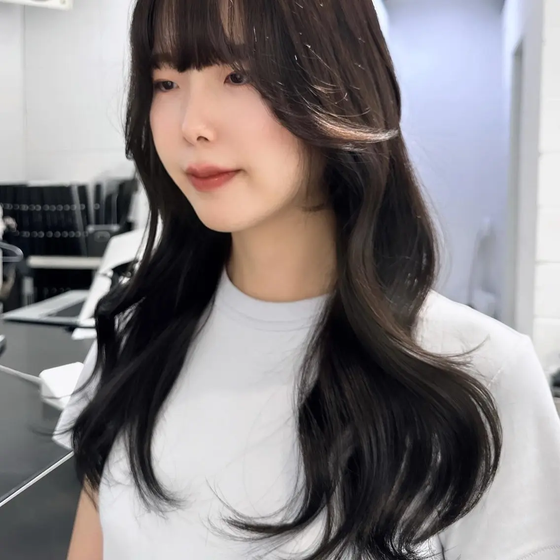 ロング カラー グレージュ 顔まわりレイヤー レイヤーカット カット ヘアカラー 🎀ミカ/レイヤー/ 韓国ヘア/原宿🎀のヘアスタイル