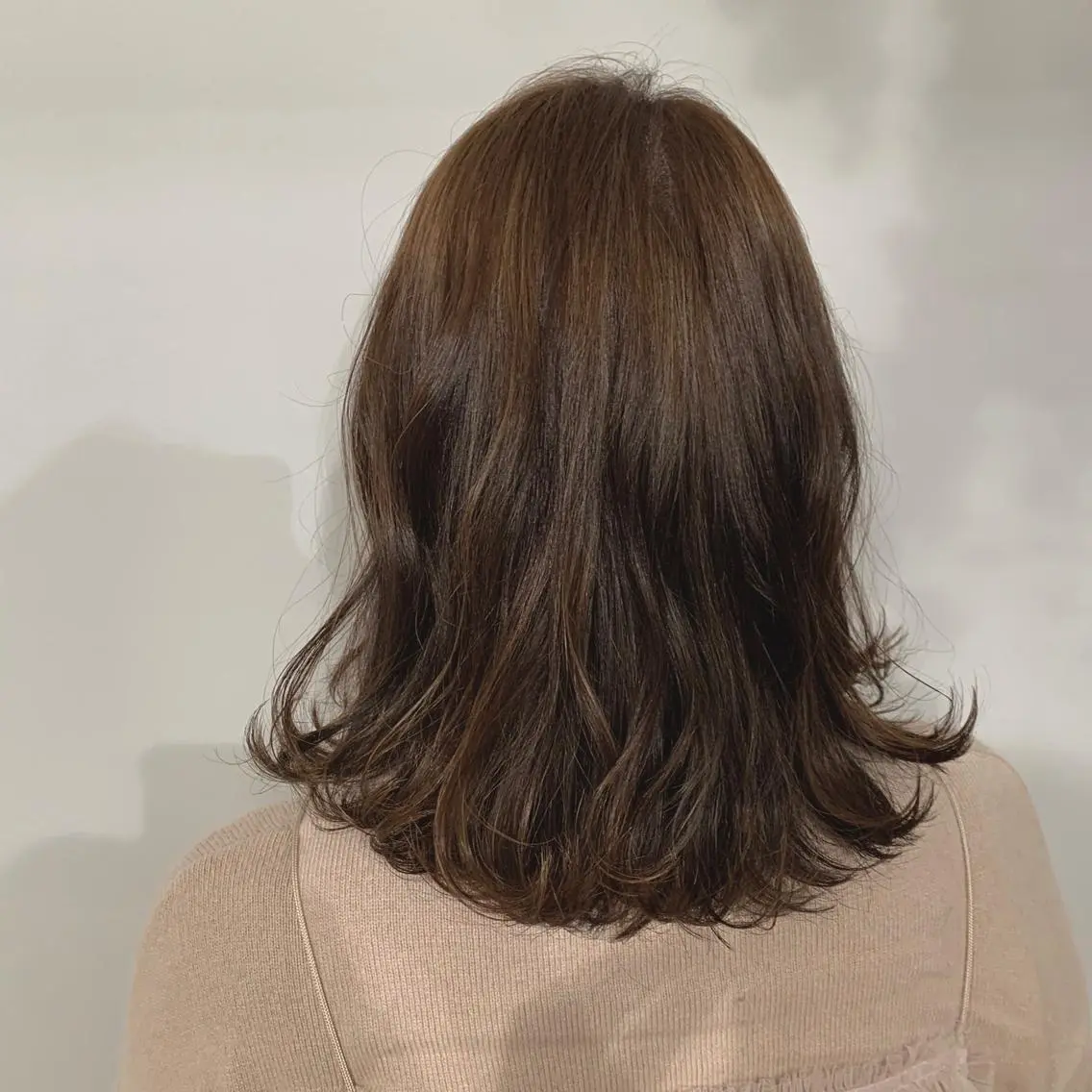 セミロング カラー パーマ ヘアアレンジ ベージュカラー フォギーベージュ 加藤 綾華のヘアスタイル