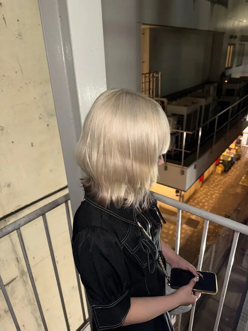 ミディアム ヘアカラー 🌺名古屋ハイトーン SOLAデザインのヘアスタイル