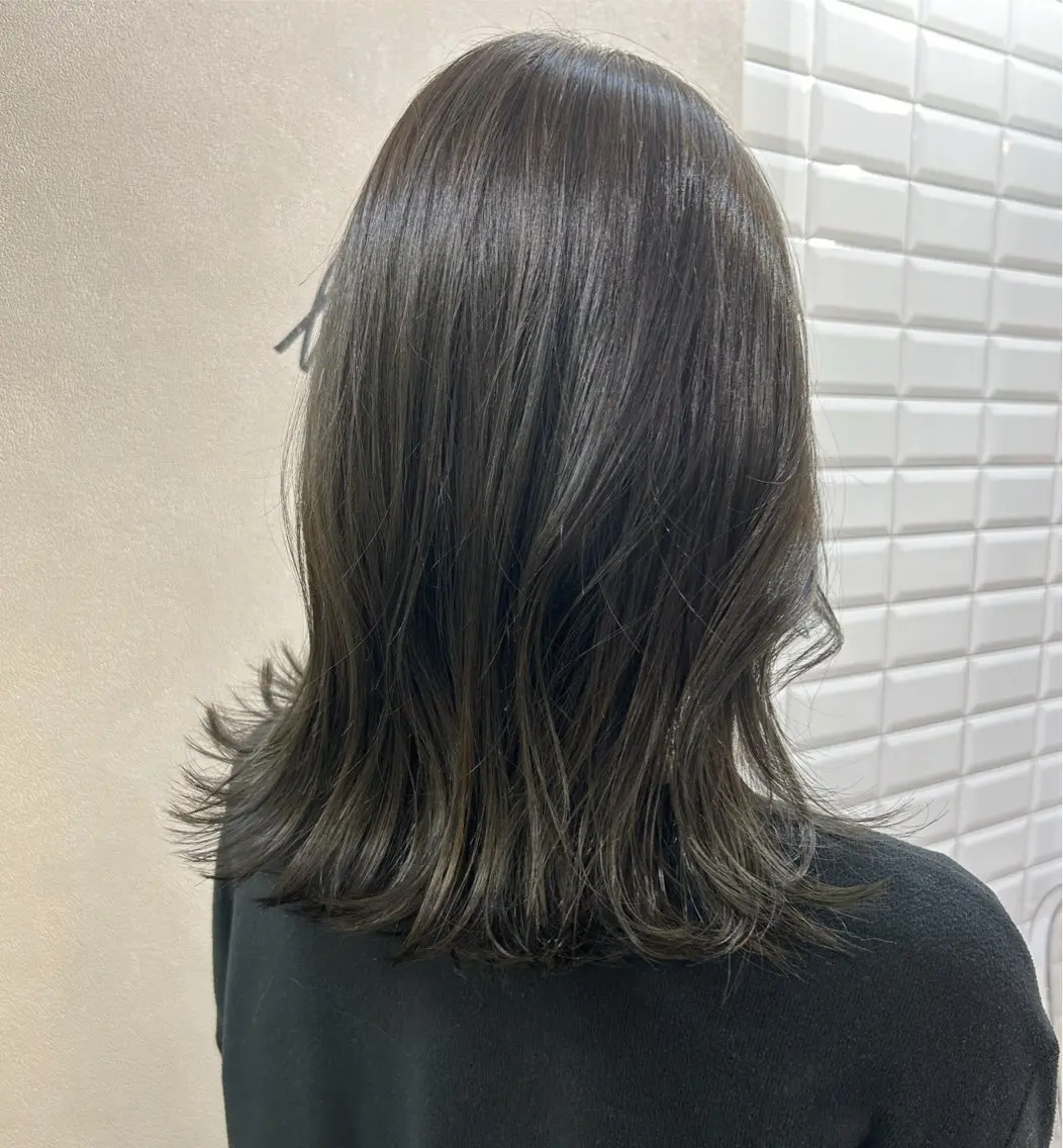 ロング カラー アッシュ アッシュグレー hubhair レイヤー/透明感のヘアスタイル