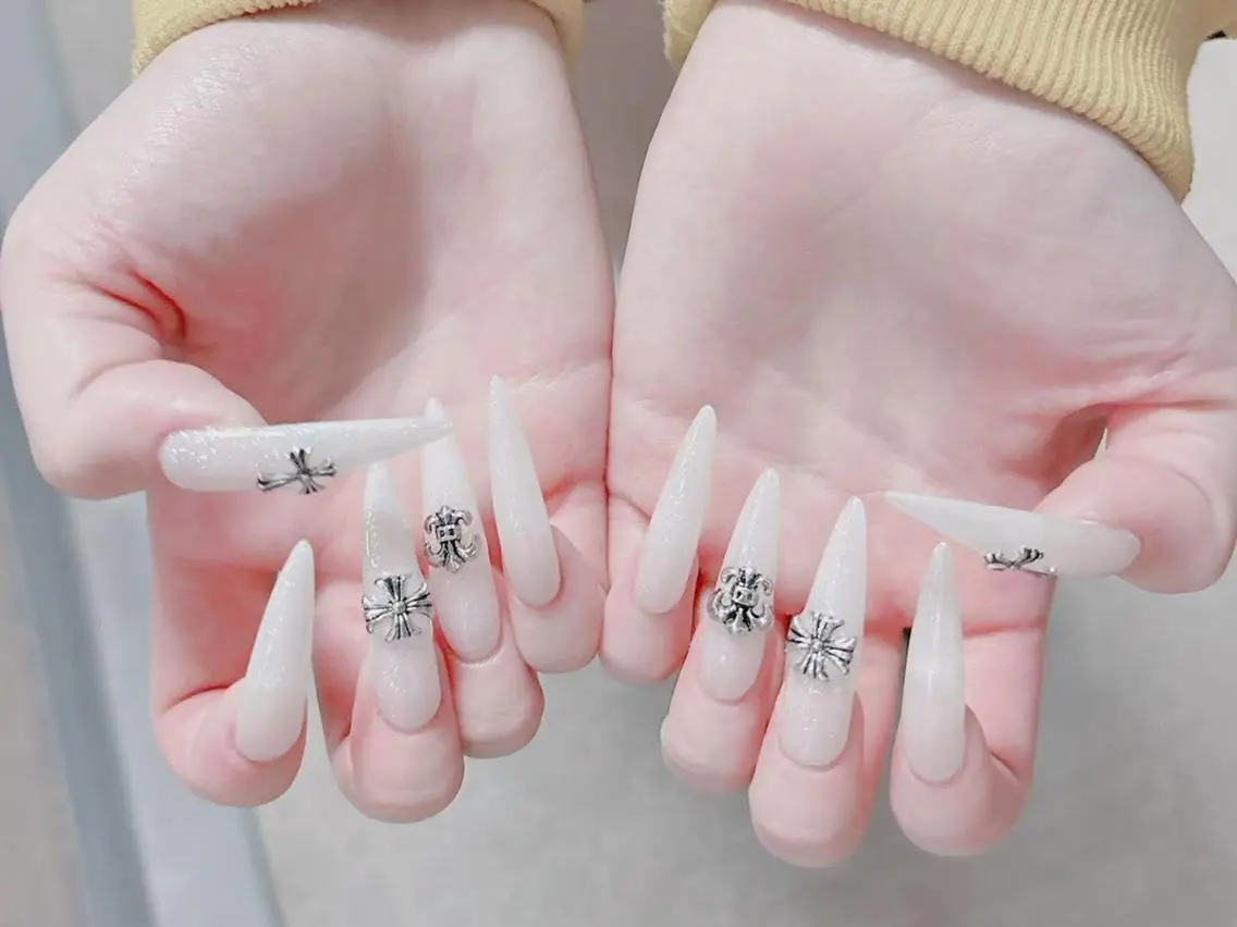 ネイル 長さ出し キラキラネイル 韓国ネイル ロングネイル マグネットネイル ハンドネイル ハンドケア Akira✨ nailのネイルデザイン