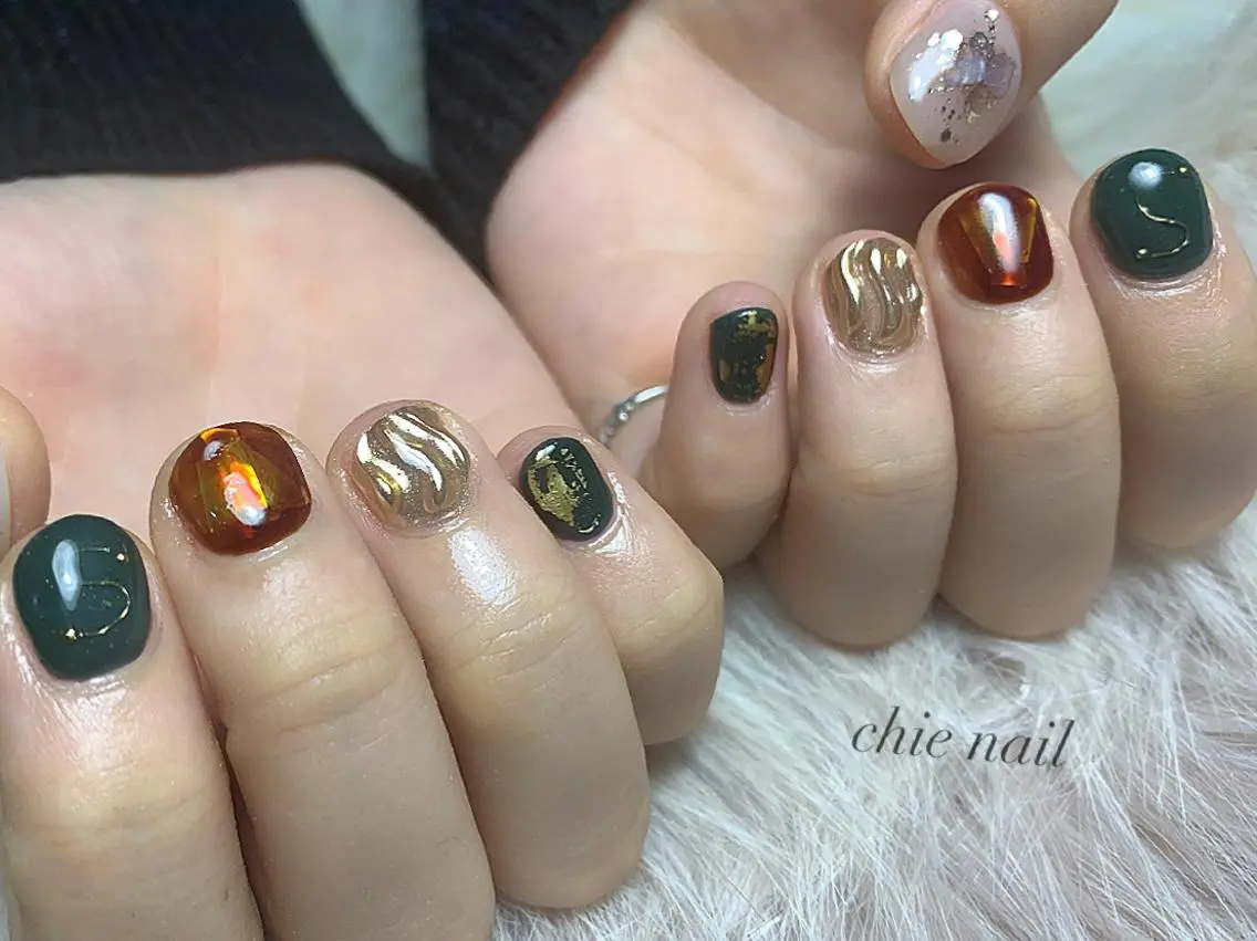 ネイル ブラウン グリーン ショートネイル 森ノ宮❤︎ chieのネイルデザイン
