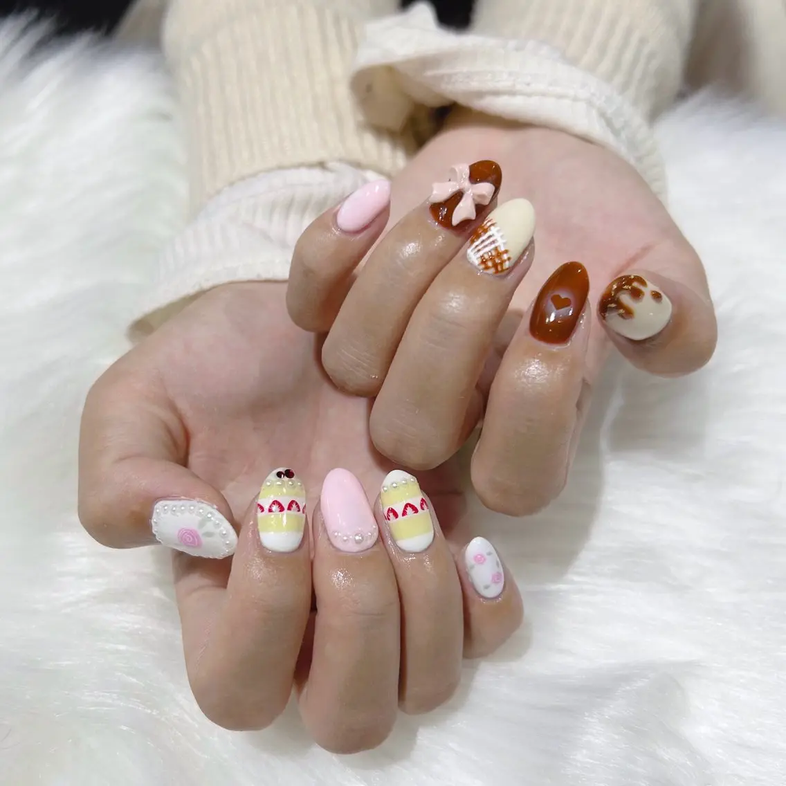 ネイル ガーリー リボン バレンタイン ハンドネイル ぷりゅねる 心斎橋のネイルデザイン