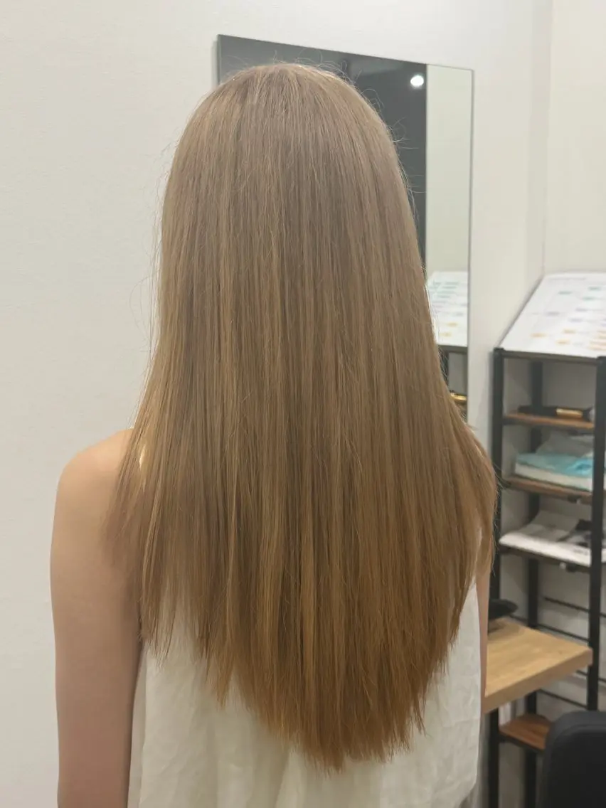 ロング 縮毛矯正 ハイトーンカラー 特化/悠希のヘアスタイル