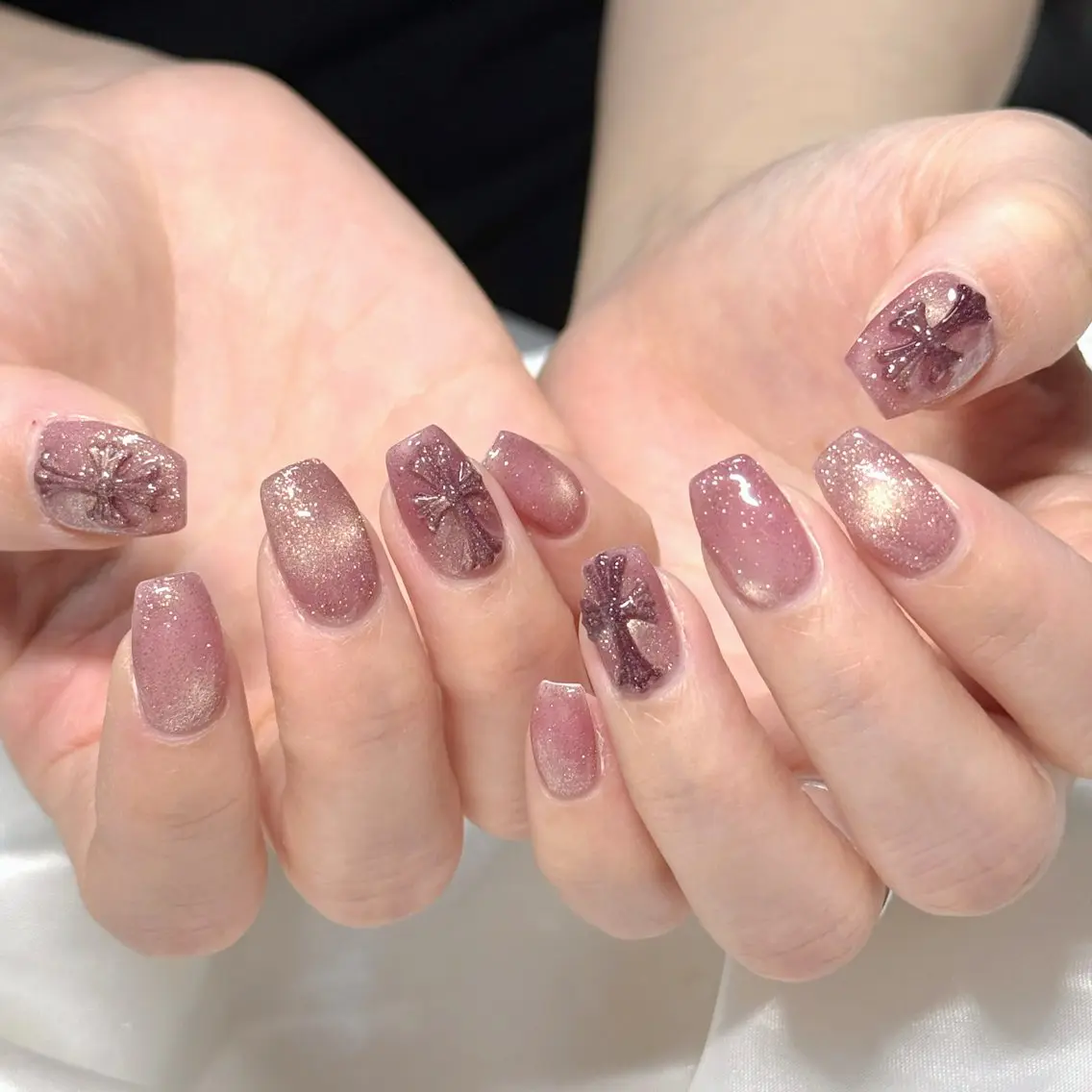 ネイル キラキラネイル マグネットネイル ピンク ハンドネイル 【OKIKA】 らん🦖🌈🧡のマツエク・マツパデザイン