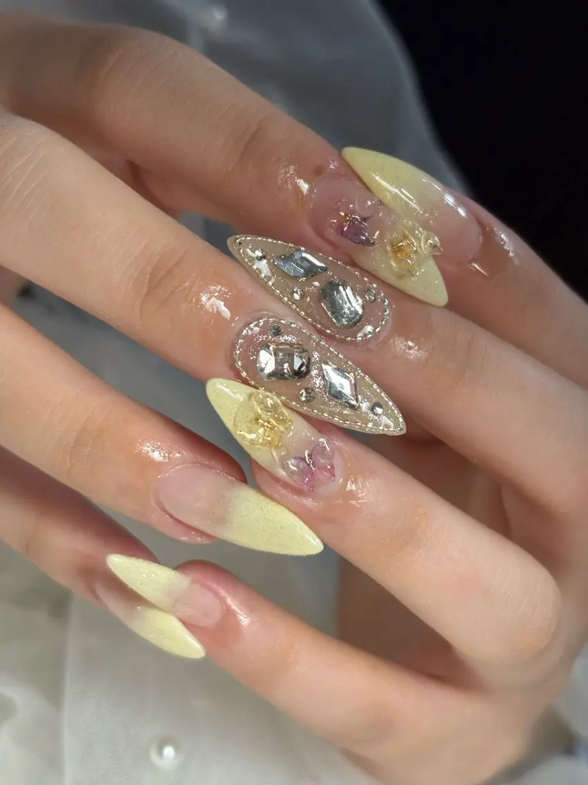 ネイル ハンドネイル フットネイル ✴︎ Delightのネイルデザイン