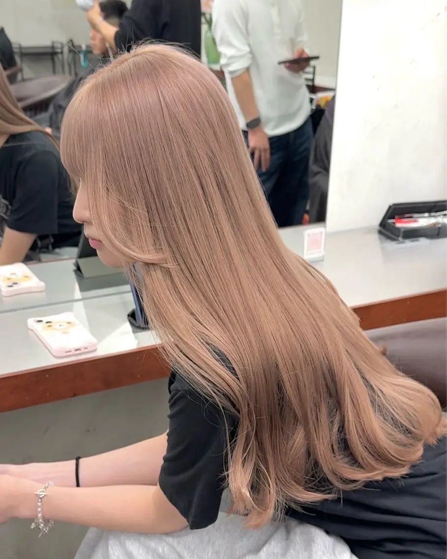 ロング カラー ベージュカラー ブリーチ ケアブリーチ 透明感カラー デザインカラー カット ヘアカラー トリートメント 似合わせカット/ ハイトーン/aoiのヘアスタイル