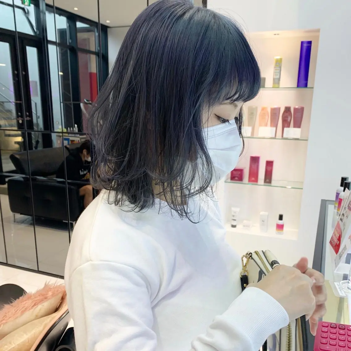 ミディアム カラー ブリーチ ブルーカラー ブルージュ ハッシュカット /MANAMIのヘアスタイル