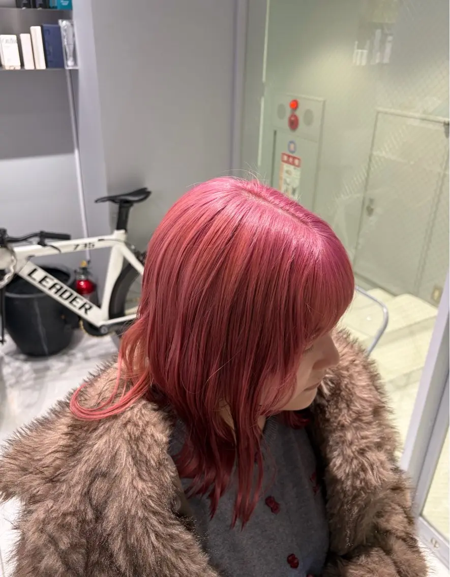 ミディアム ヘアカラー ハイトーン✖️ 縮毛矯正シュンペイのヘアスタイル