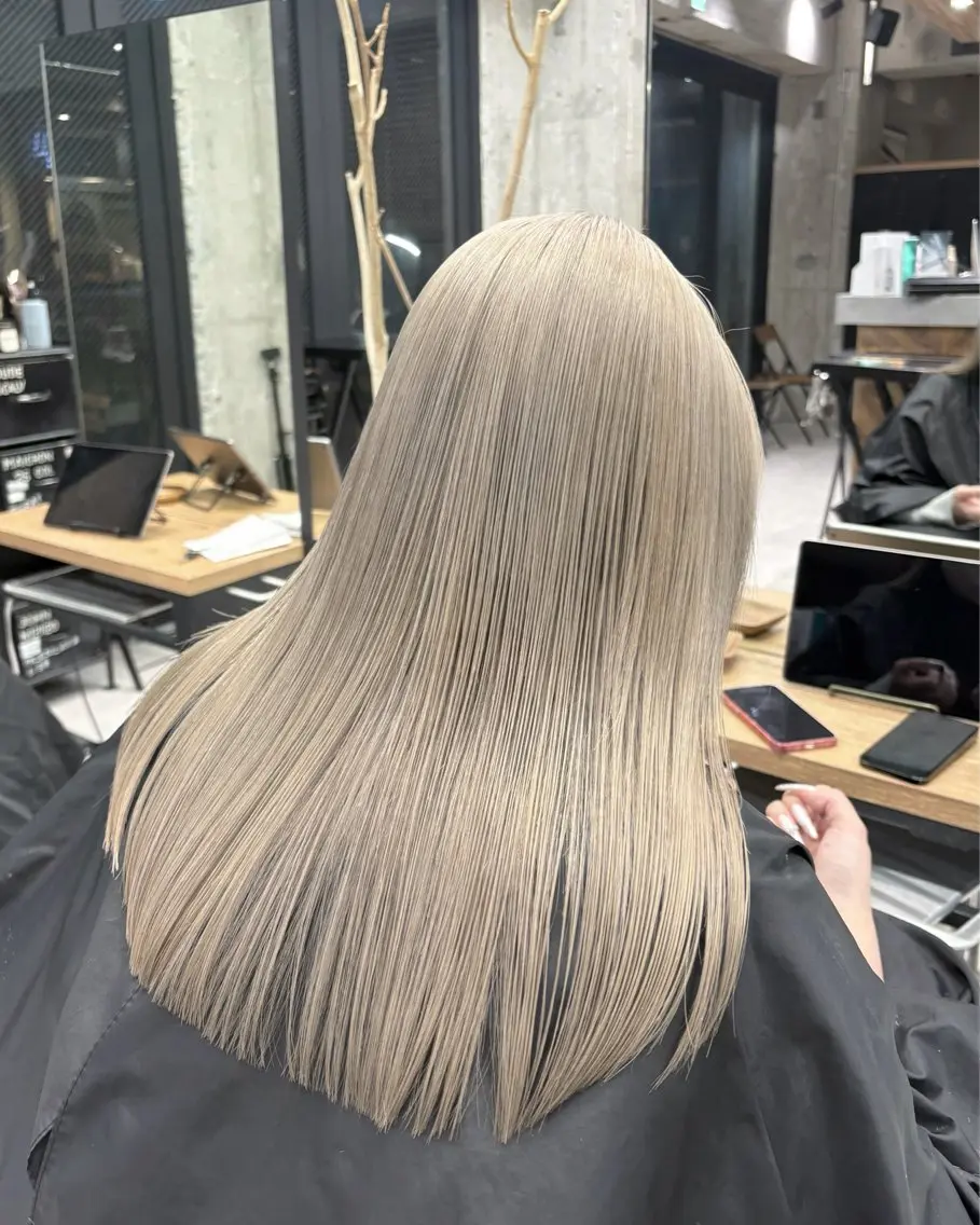 ロング カラー ヘアカラー KAEDE🌺Wカ ラー/ホワイトカラーのヘアスタイル