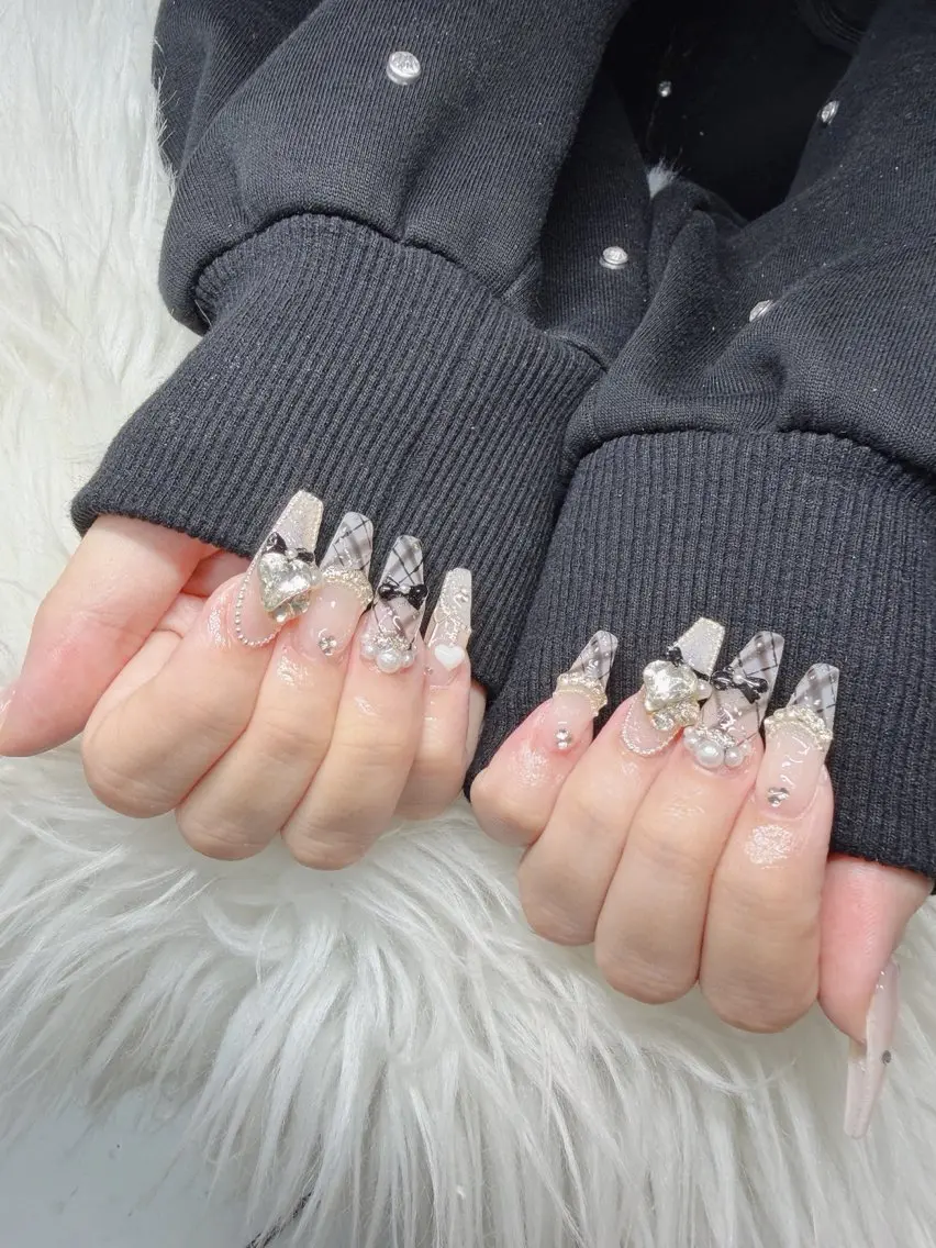 ネイル 長さ出し グラデーション 卒業式 キラキラネイル マグネットネイル ハンドネイル Lee Nailsのネイルデザイン