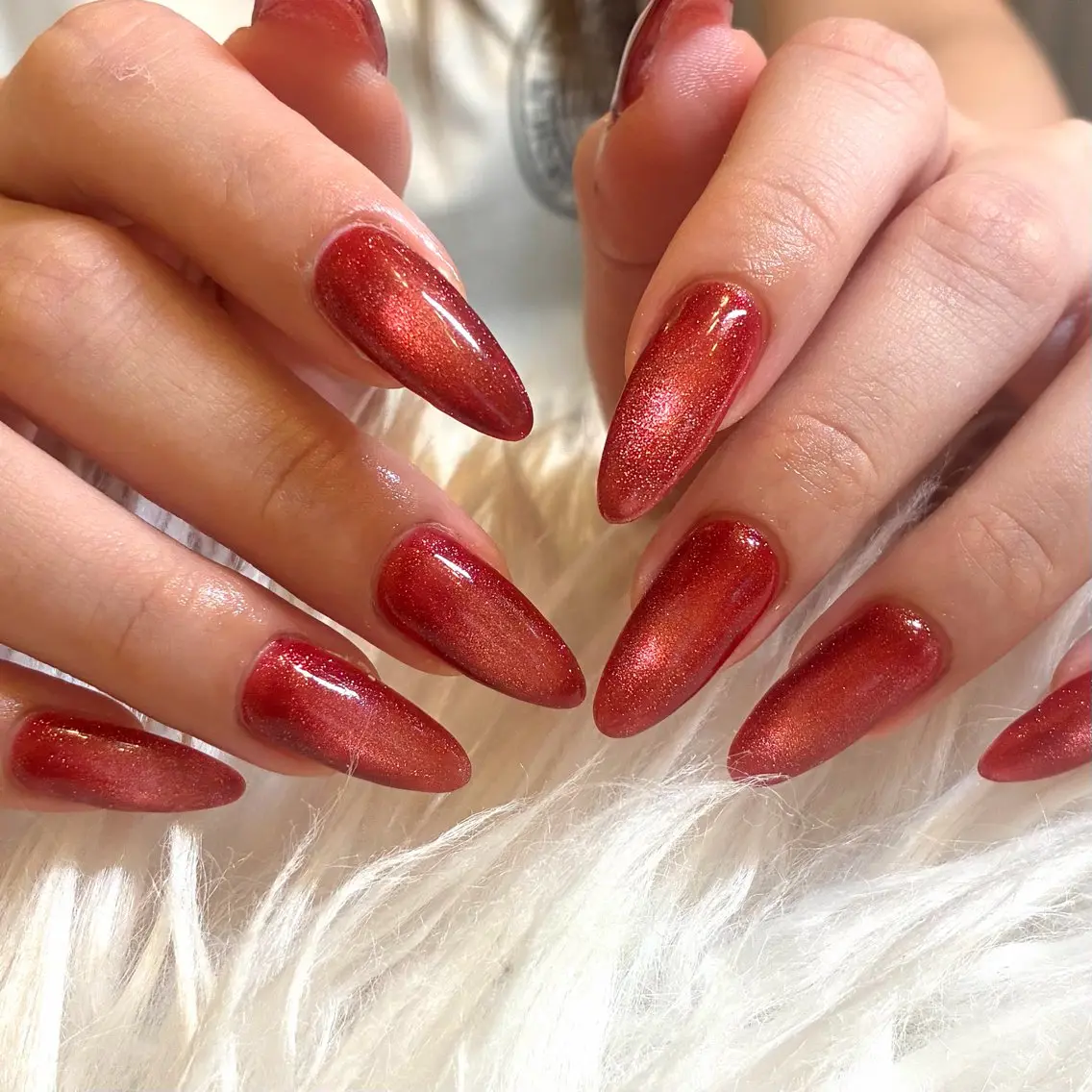 ネイル マグネットネイル ワンカラーネイル 赤色 ハンドネイル nail salon Axiaのネイルデザイン