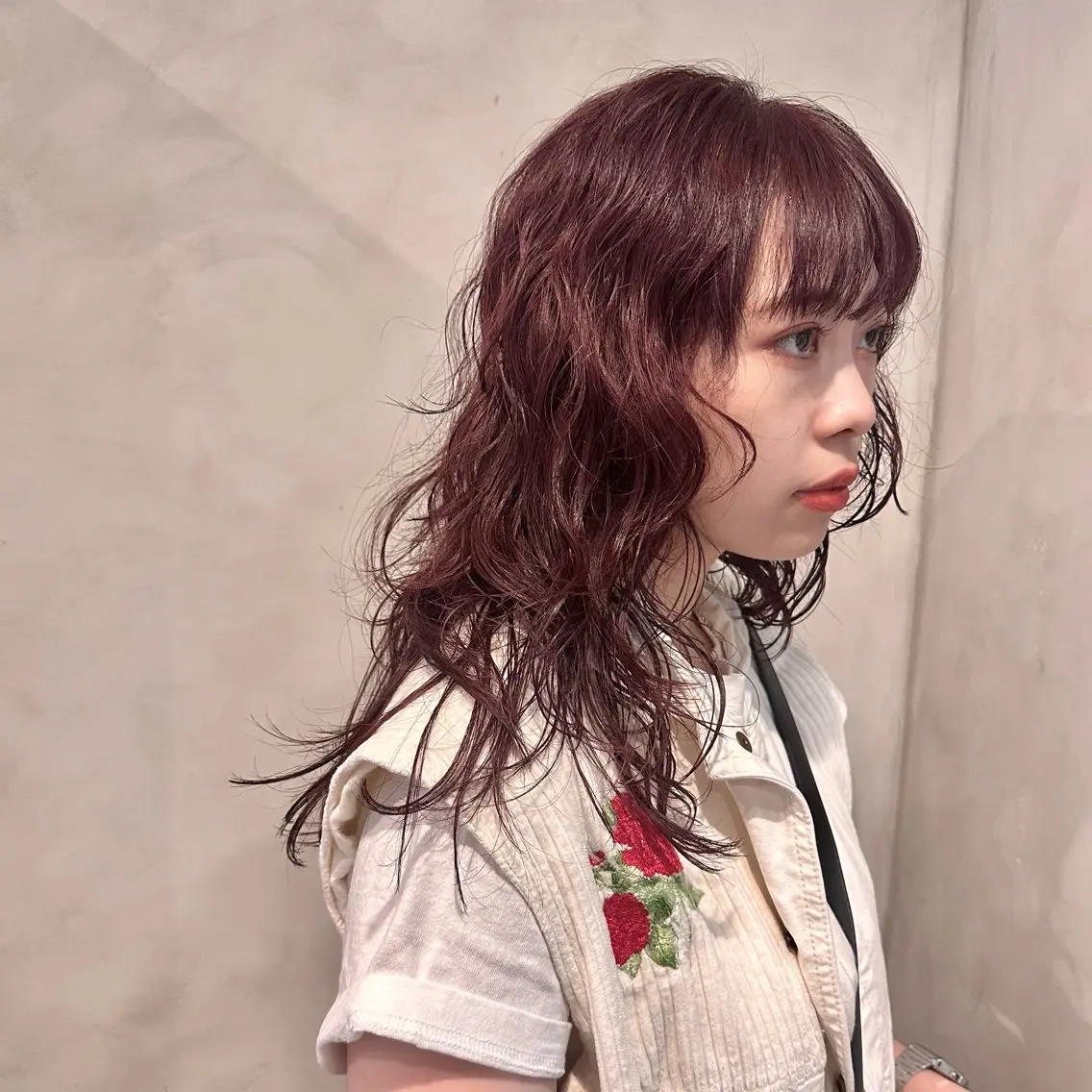 ロング カラー パーマ ダブルカラー ピンクカラー パープルカラー くせ毛 レイヤーカット Yuki☺︎パーマ レイヤーカットのヘアスタイル