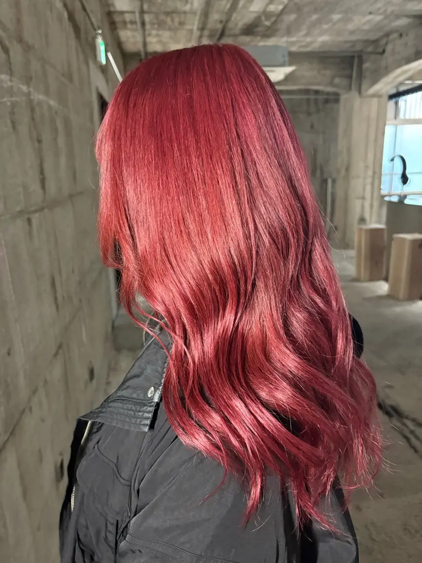 セミロング カラー ブリーチ ピンクカラー レッドカラー ヘアカラー 玉置七海✨ /透明感/髪質改善のヘアスタイル