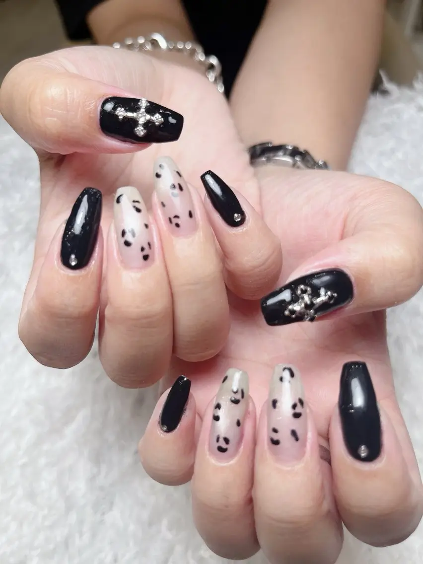 ネイル 🖤Hitomi🖤 7月予約受付中‼️のネイルデザイン