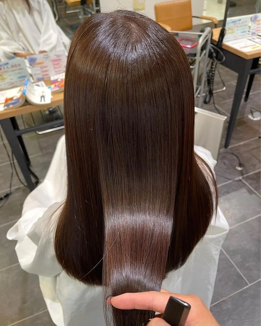 枝毛カット+縮毛矯正 ¥10,000【施術目安時間150〜240分】 現金のみの写真