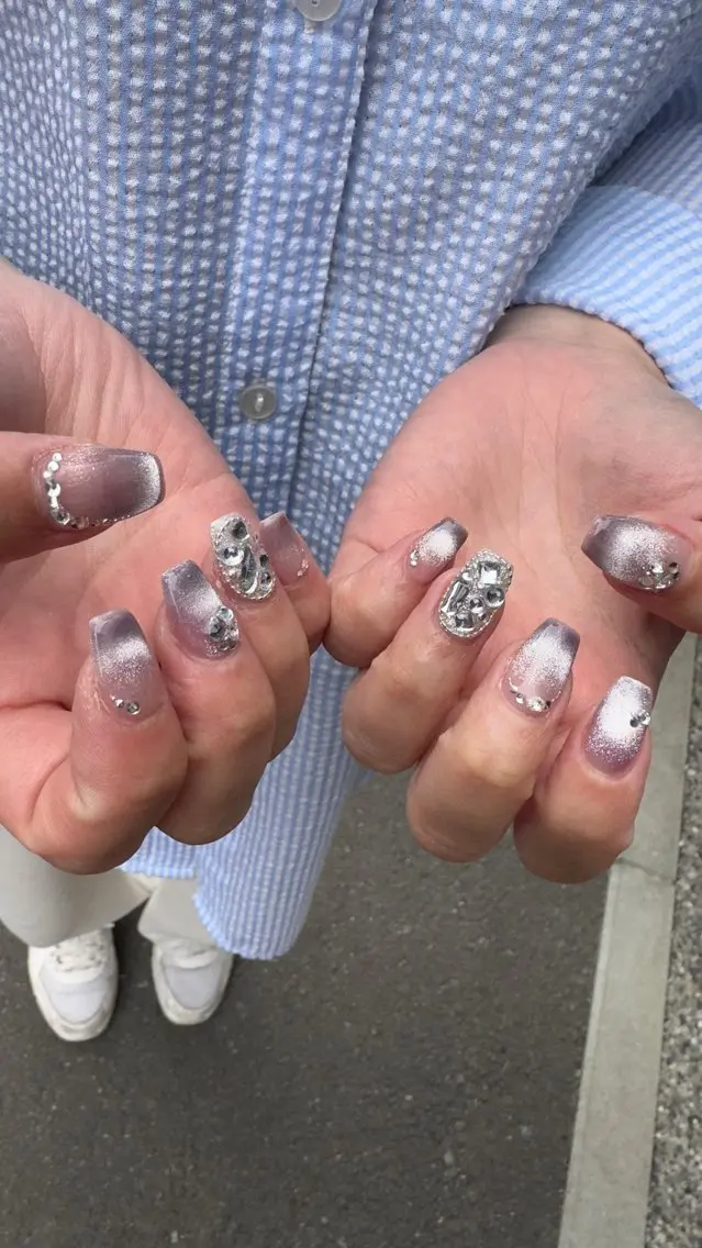 ネイル フラッシュネイル ホログラムネイル 韓国ネイル ラメ(グリッター) ラメグラデーション ハンドネイル MH_ Nailのネイルデザイン