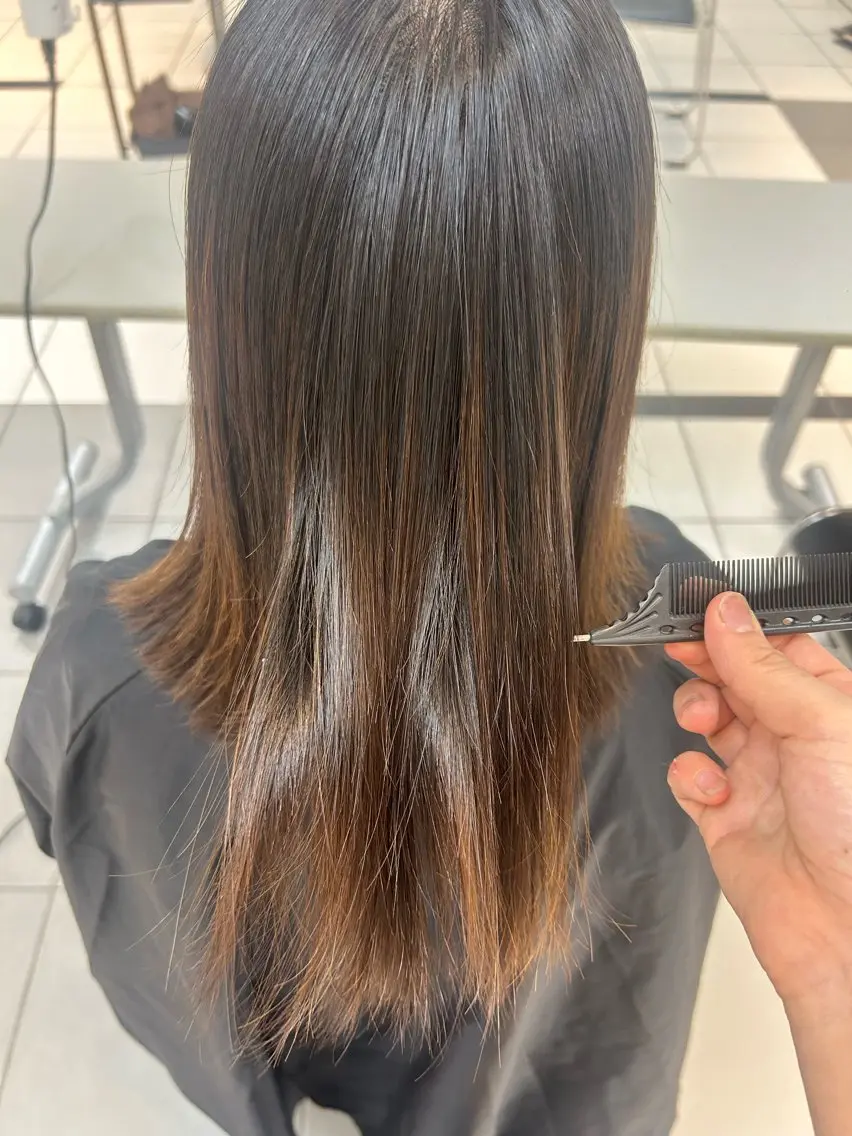 セミロング 未羽 カラーのヘアスタイル