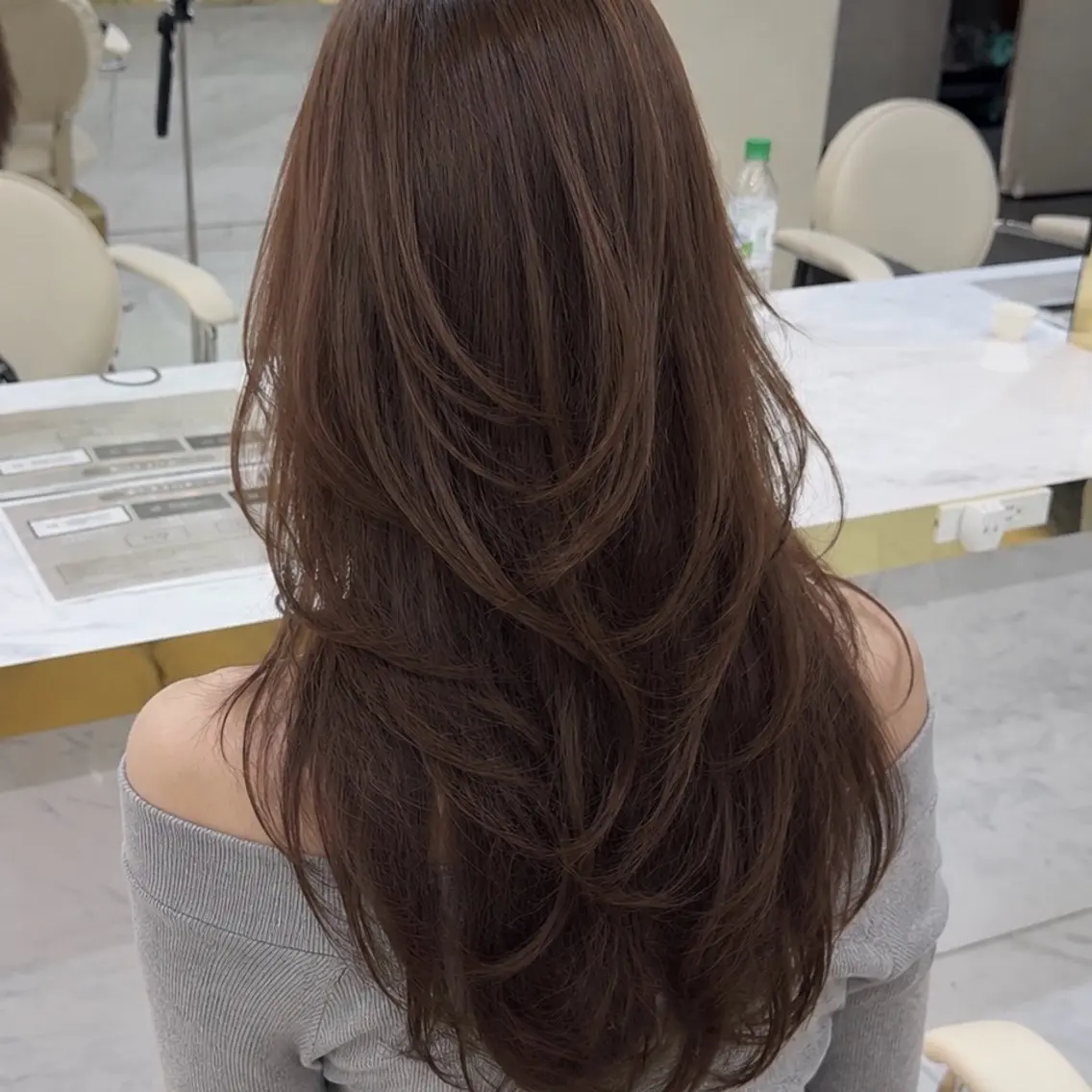 ロング カラー ヘアアレンジ ベージュカラー ブリーチ ダブルカラー ブリーチなしカラー レイヤーカット🤍 RINAのヘアスタイル