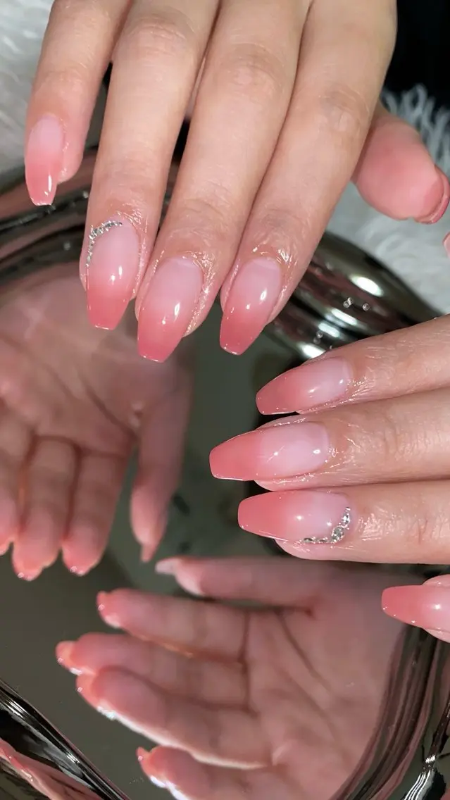 ネイル ハンドネイル n o q r m. n a c h iのネイルデザイン
