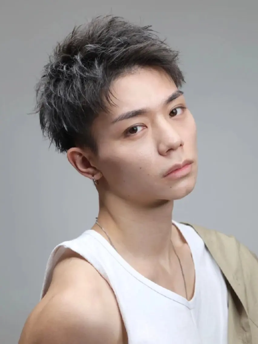 ショート メンズ アップバング メンズパーマ レイヤーカット カット メンズ/남자머리✂️ ダウンパーマ/成富のヘアスタイル