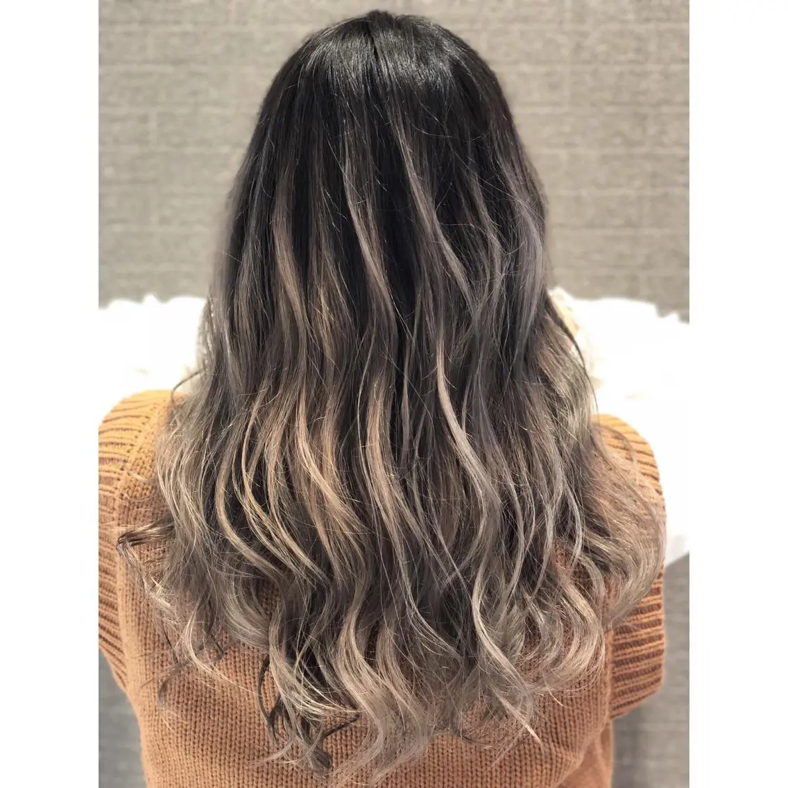 セミロング カラー ヘアアレンジ バレイヤージュ デザインカラー グラデーションカラー ハイライトカラー ハイトーンカラー アンドウ ユウ/ レイヤーカット/韓国のヘアスタイル