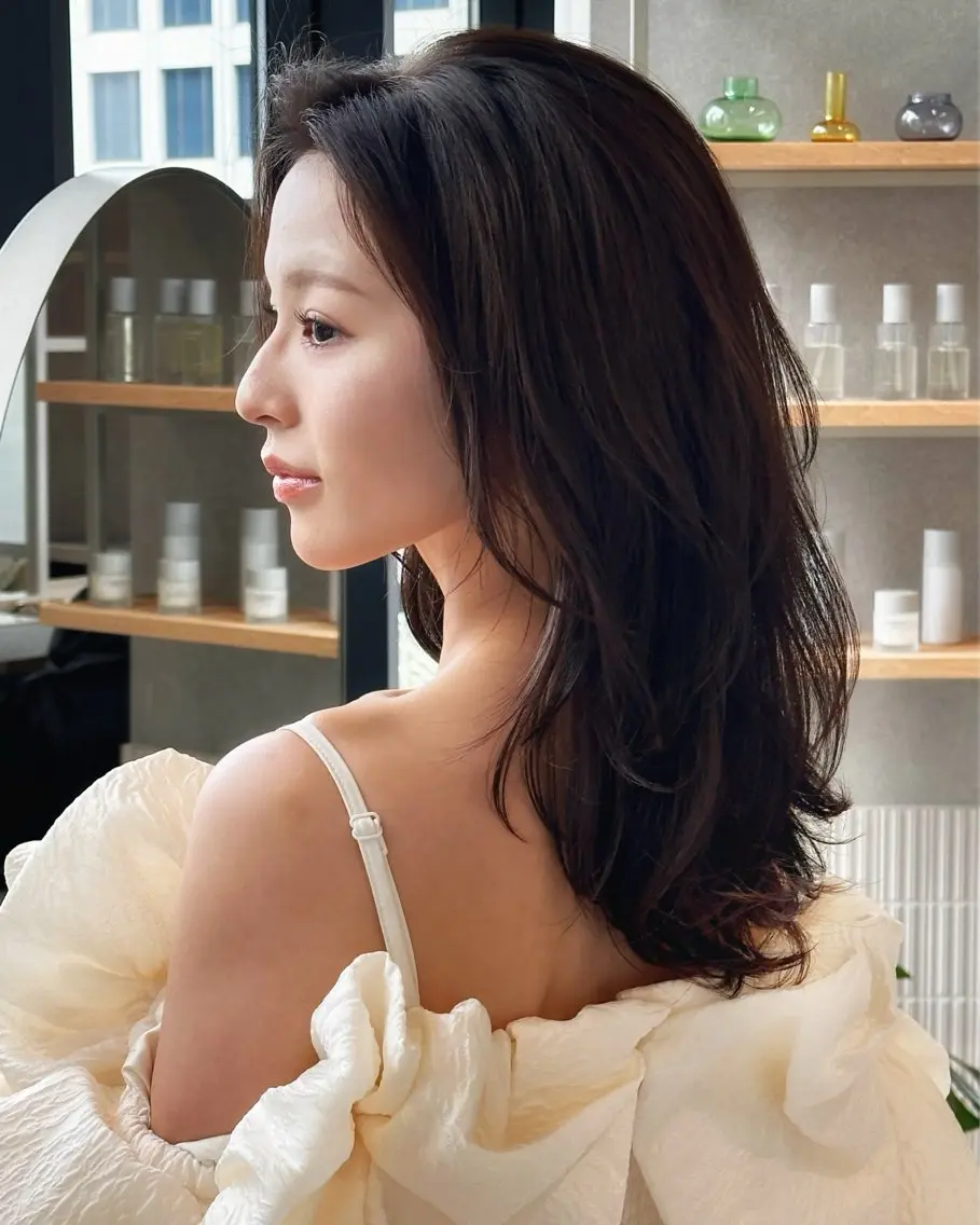 セミロング カット ヘアカラー 貴方以上に貴方の髪を 想う🌕野口昴夢のヘアスタイル
