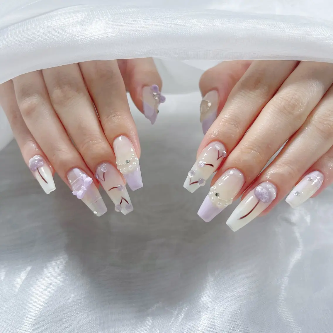 ネイル オーロラネイル クリアネイル フラッシュネイル ジェルネイル グラデーション ハンドネイル Amee Nail Salonのネイルデザイン